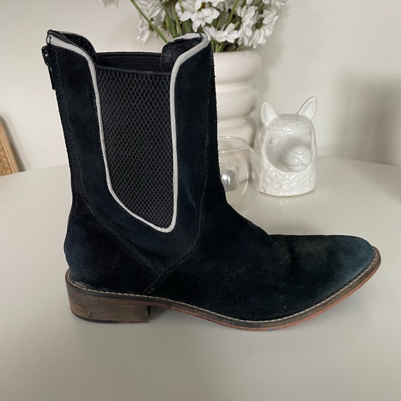 Free People Shoes - Free People Blackburn Suede Chelsea Boot